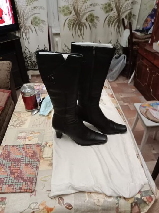 Продаю зимние сапоги