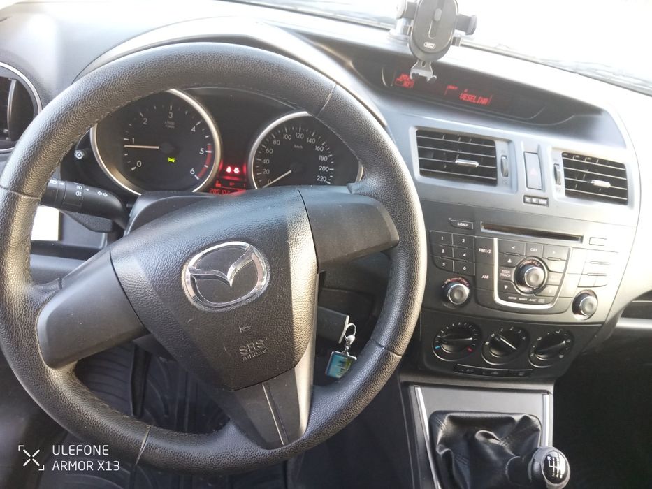 Лек автомобил Мазда 5