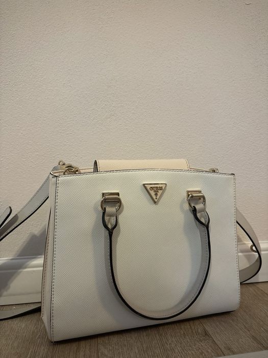 Geanta Guess cu Eticheta