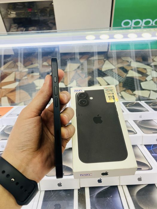 iPhone 16  128 gb black yengide 100%