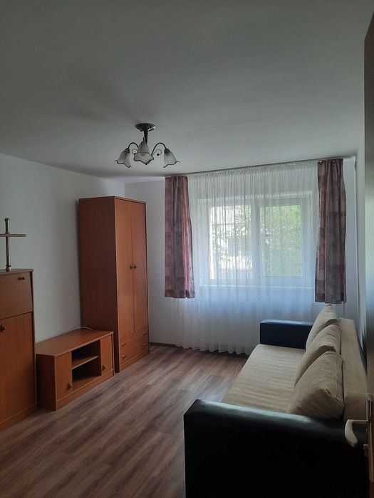 Închiriez garsoniera