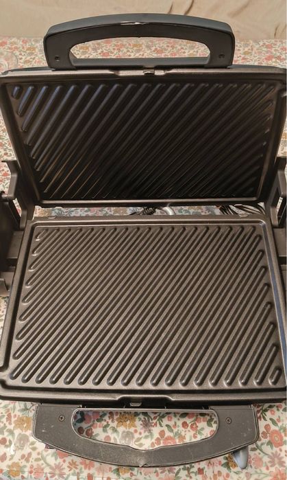 Грил и скара за месо и сандвичи