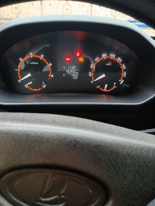 Niva 2020 Kraskasi tozza Benzinda 13000$ kami bor kelishamiz