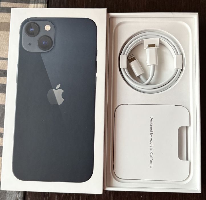 Cutie iPhone 13. Așa cum se vede in foto.