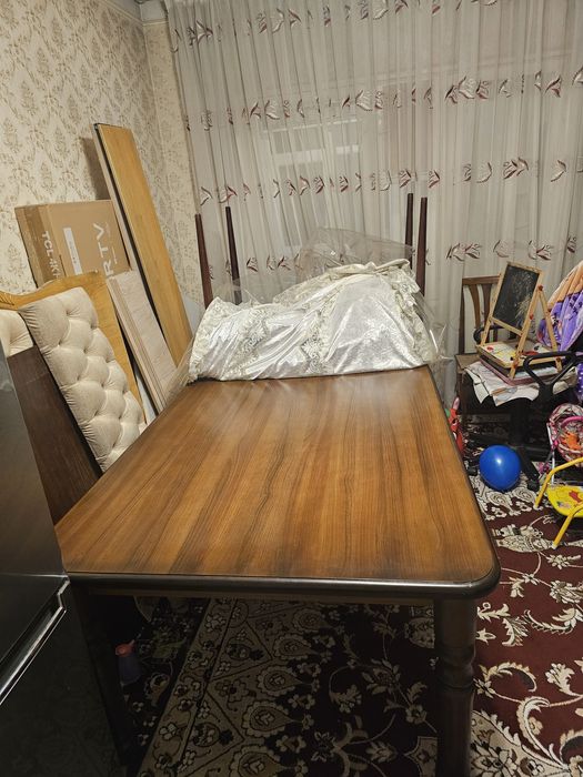 Стол стул для гостинной