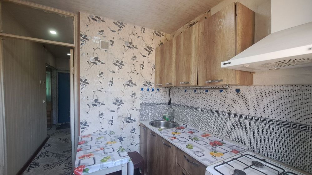 Чирчик шахар 
8-микрораён изуми ёнида 
#1-хона 2-етаж
Квартира ижа