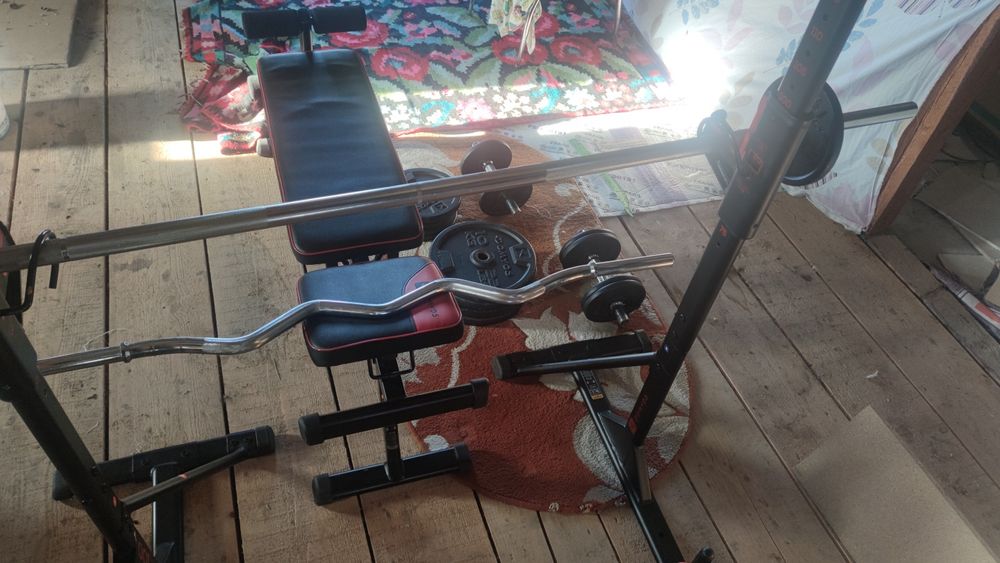 Set fitness (bancă, suport, greutăți)