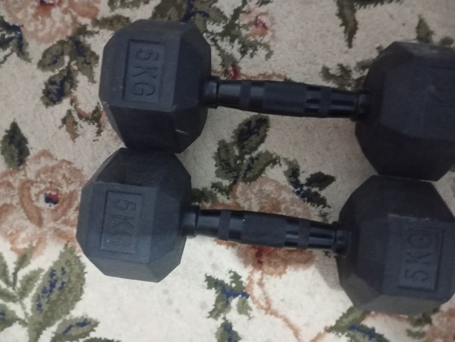 Vând  banca de fitness cu gandetere