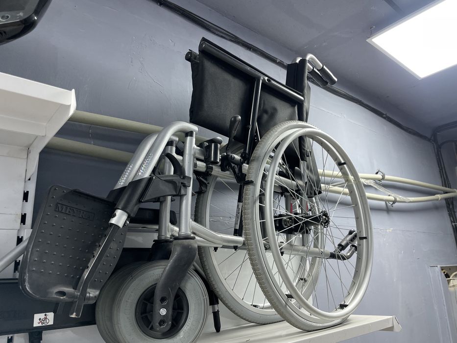 Инвалидная коляска почти новая пару раз использовали.