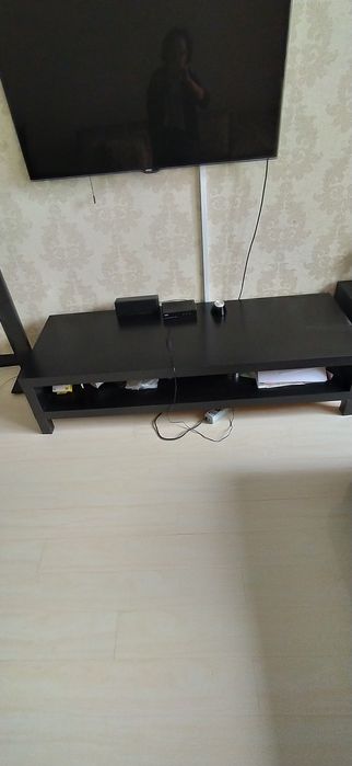 Стол со стульями, тумба тв