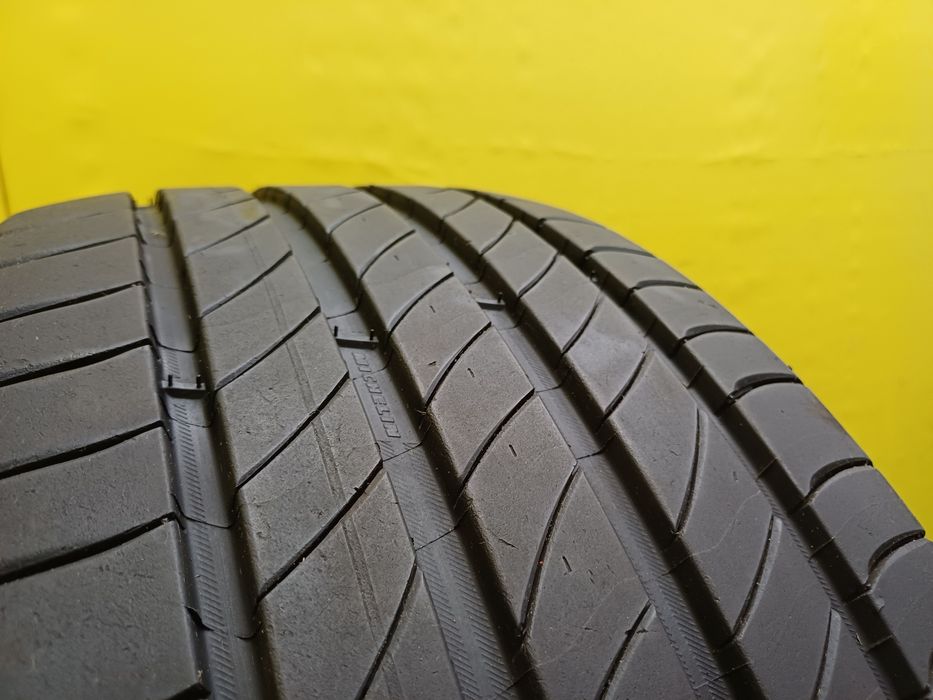 Шина 225/55 R16 Michelin.