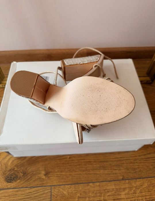 ASOS Луксозни дамски златисти сандали с камъни