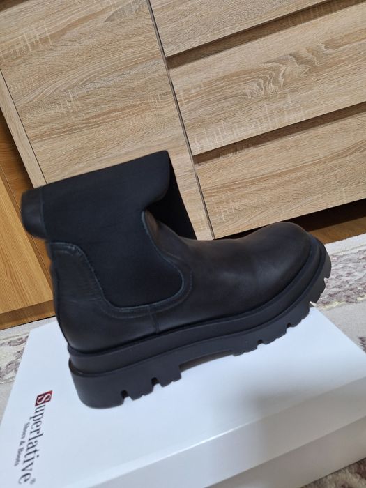 Cizme din piele mulate pe picior