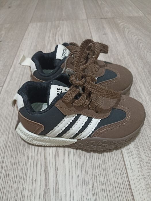 Кроссовки детские