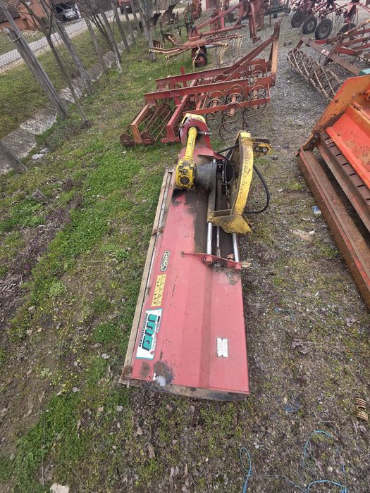 Tocatoare resturi vegetale in tiranti la tractor INO 2.2M hidraulică