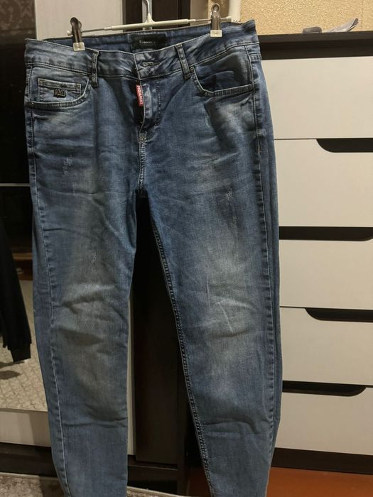 Джинсы женские...