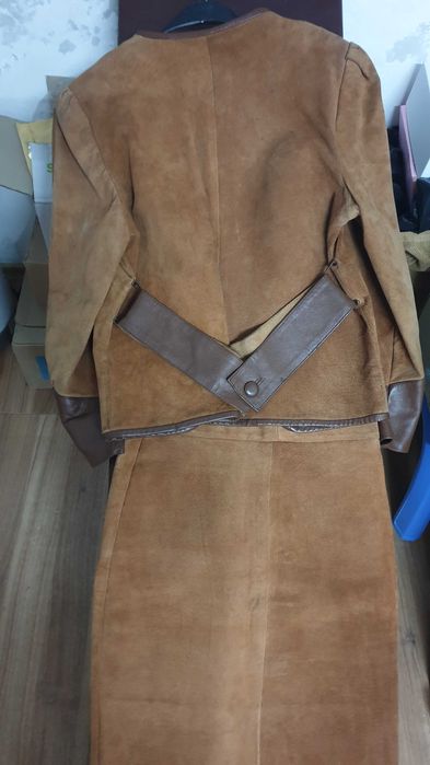 Елегантен дамски кожен костюм от естествена кожа Размер S (36-38)