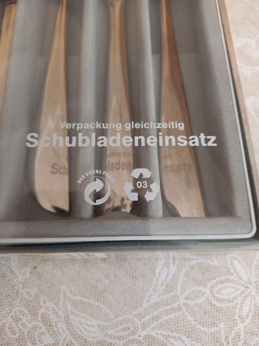 Набор ножей и вилок