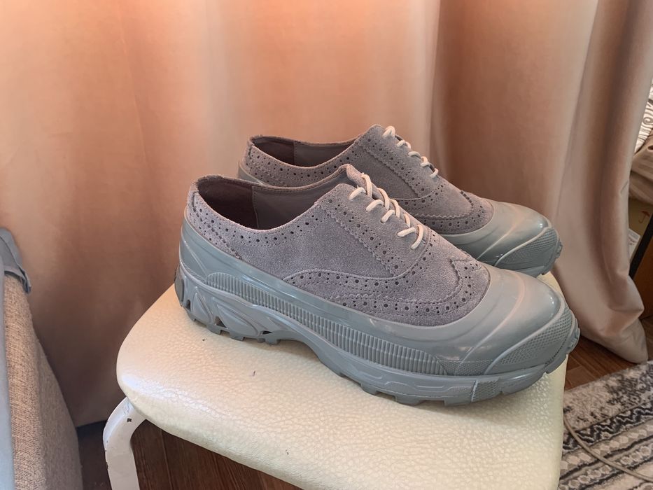 Обувь от бренда burberry