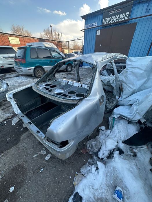 Мерседес 210 япония