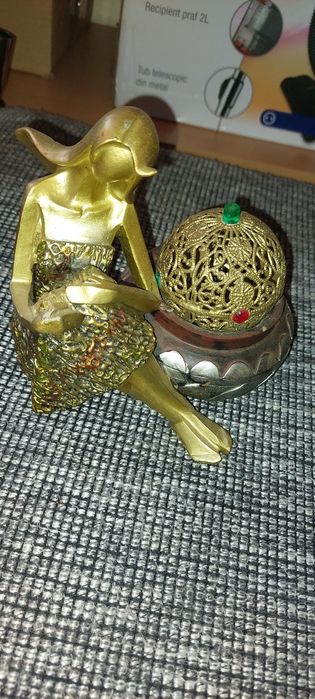 Statueta ( bibelou) din răsina.