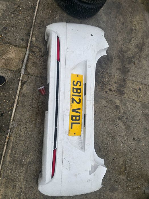 Bara/Spoilar spate Opel Astra J fustita sri originala.