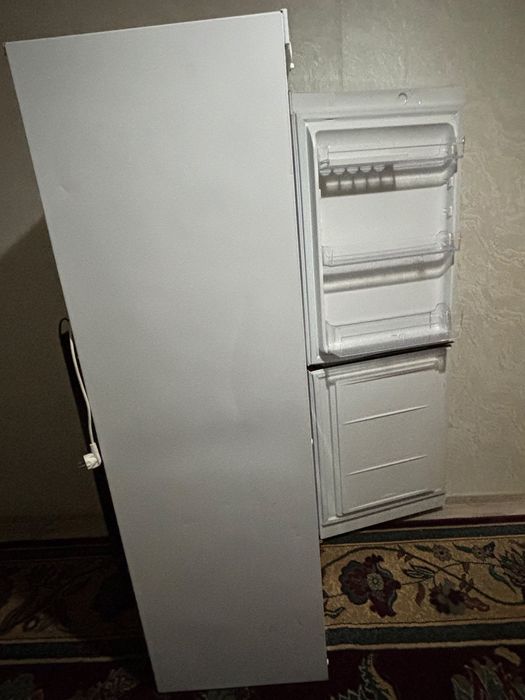 Холодильник в отличном состояний