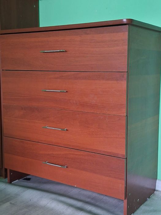 Комод на 4 ящика (под ремонт/замену направляющих)