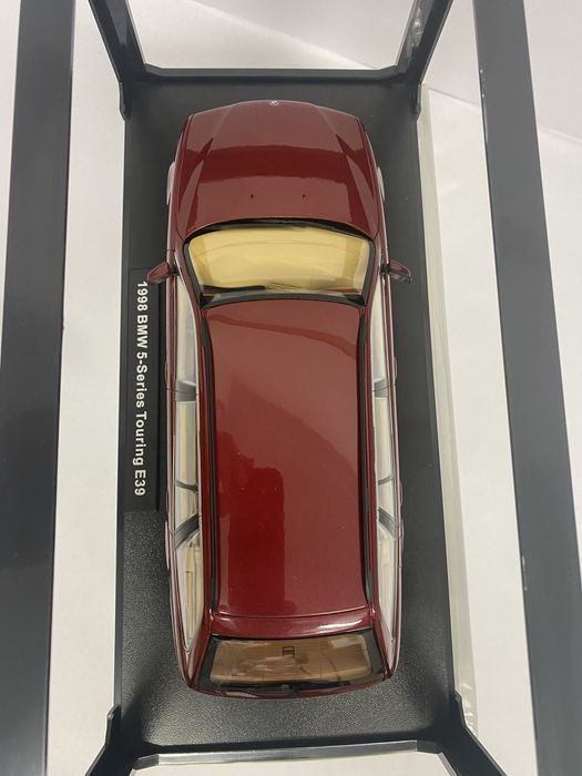 TRIPLE9 BMW E39 5-Series Touring an 1998 machetă auto scara 1:18 26 cm
