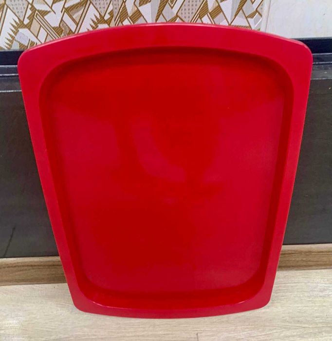 Поднос пластмассовый