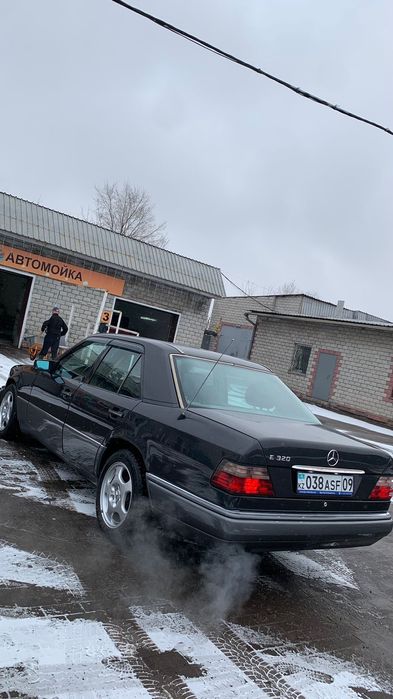 Мерседес 124 320