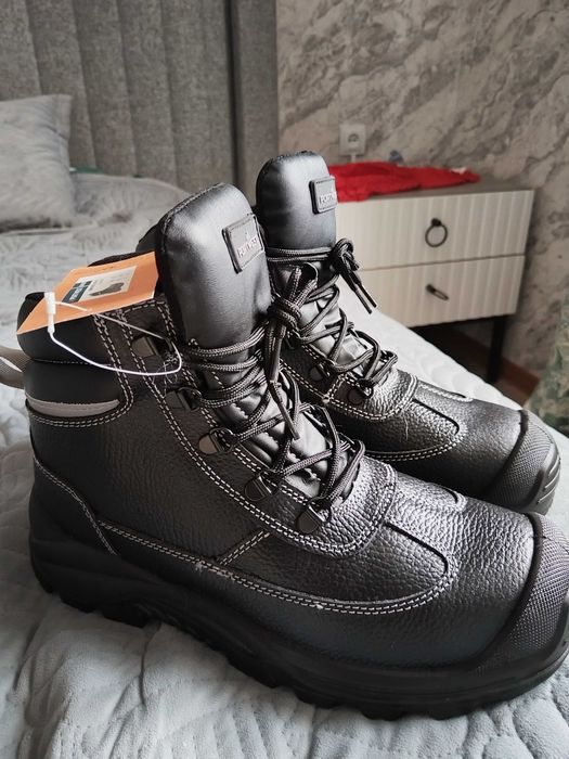 Специльный обувь