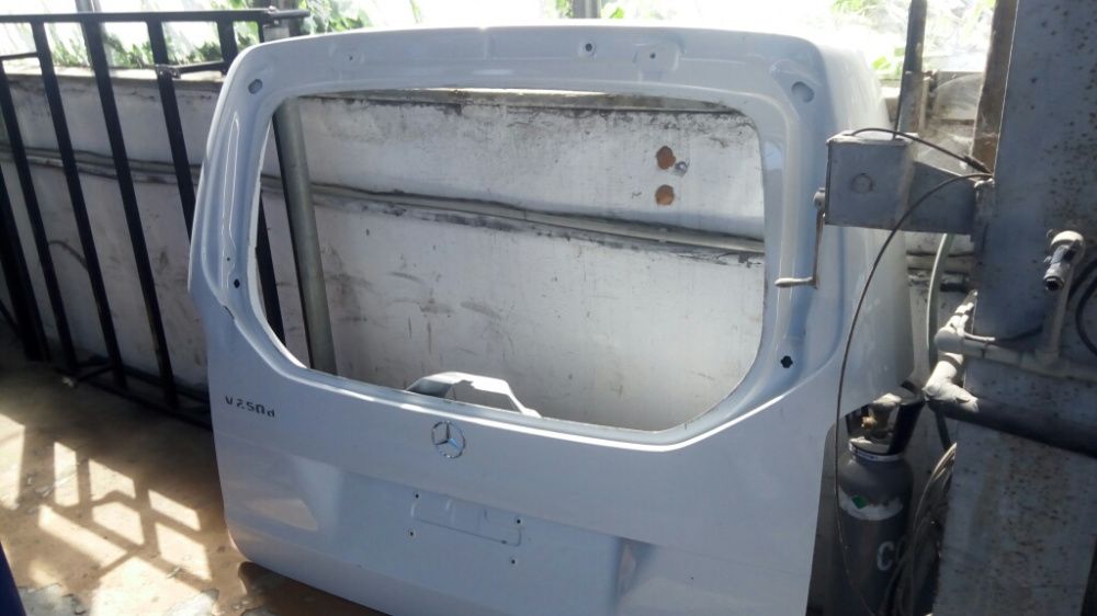 Заден капак за Mercedes V class