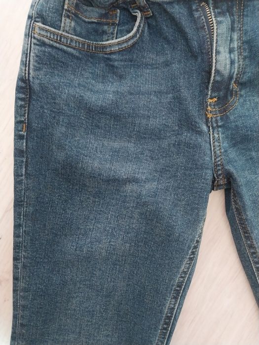 Продам  джинсы на мальчика, р.164