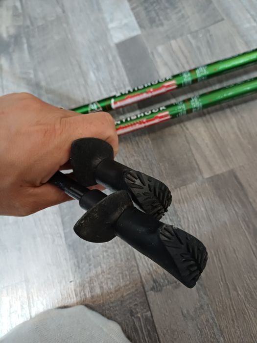 Două perechi de bețe profesioanale pt drumetii