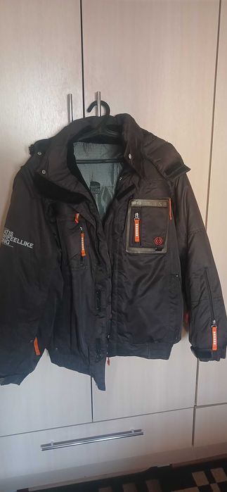 Мужские куртки и ветровки