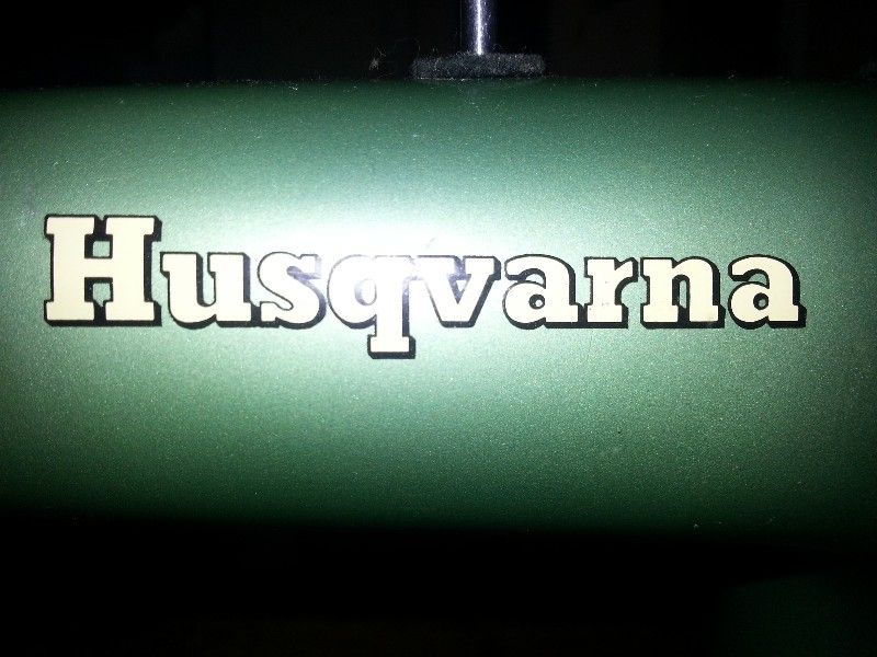 Ретро крачна шевна машина Хускварна (Husqvarna)