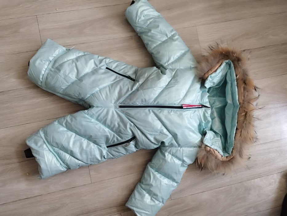 Продам зимний комбинезон 84 см
