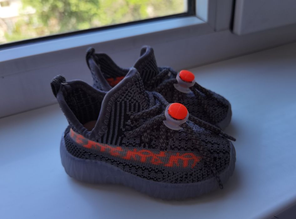 Детские кроссовки