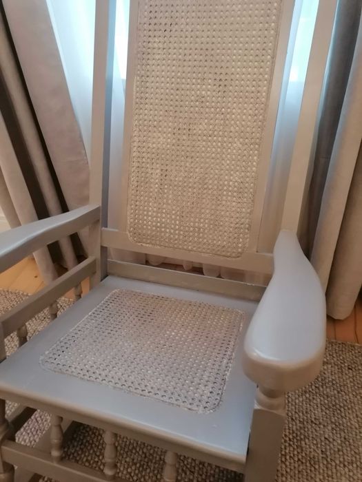 Люлеещ стол масивно дърво