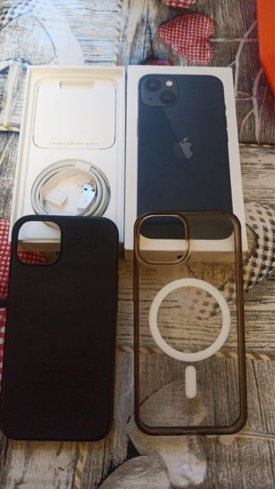 Vand iphone 13 stare impecabila la cutie, baterie 82% de 128 gb