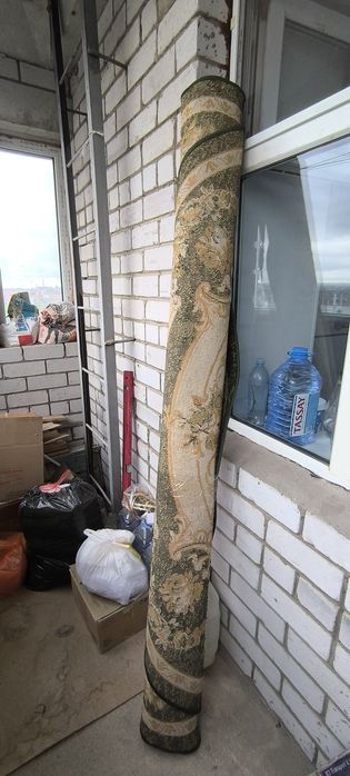 Продам ковёр  б/у