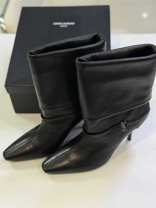 Женские сапоги Yves Saint Laurent
