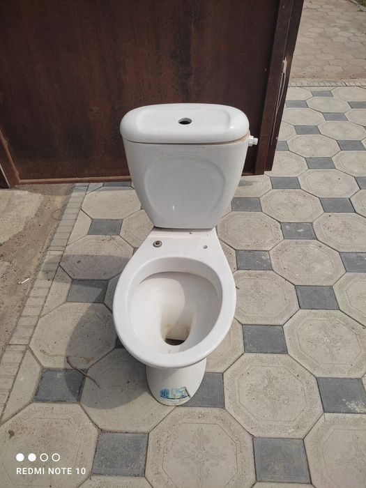 Унитаз и бочок от унитаза