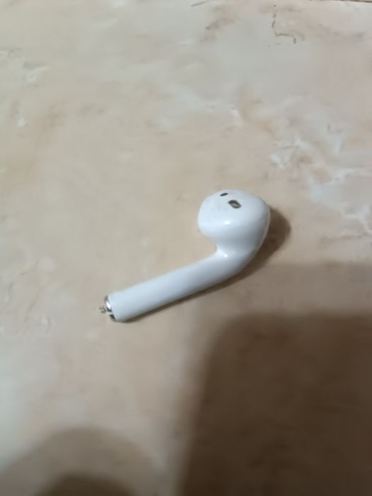 Правый наушник airpods 2 оригинал