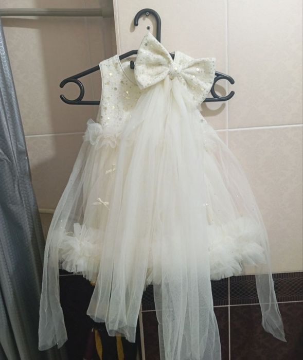 Платье на девочку новое