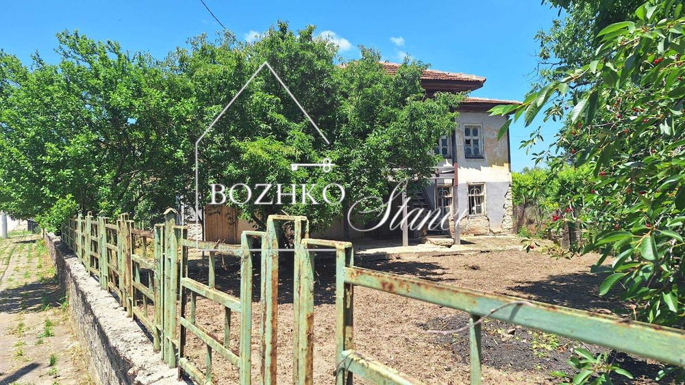 Продава се къща.