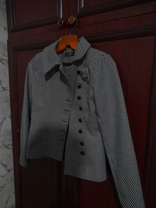 Костюм женская в хорошем состоянии  по низкий цене