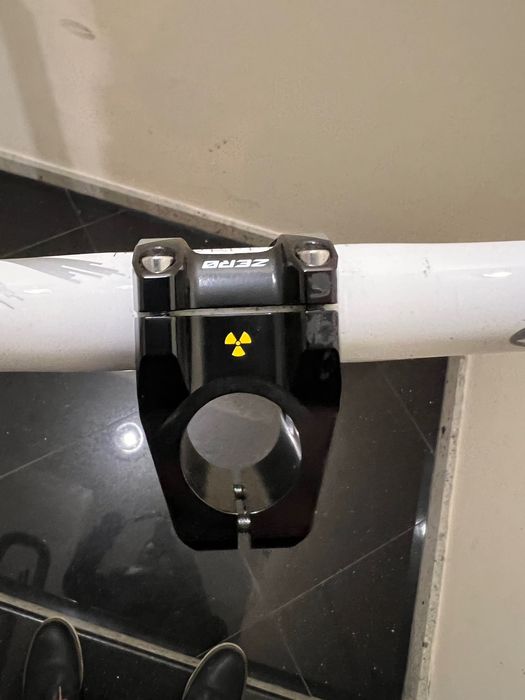 Лапа за кормило Nukeproof + подарък кормило Answer