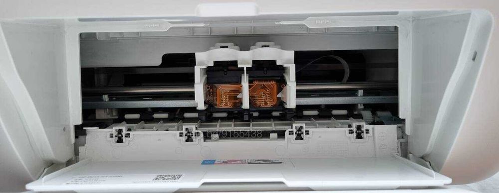 Продавам Принтер HP DeskJet 2720